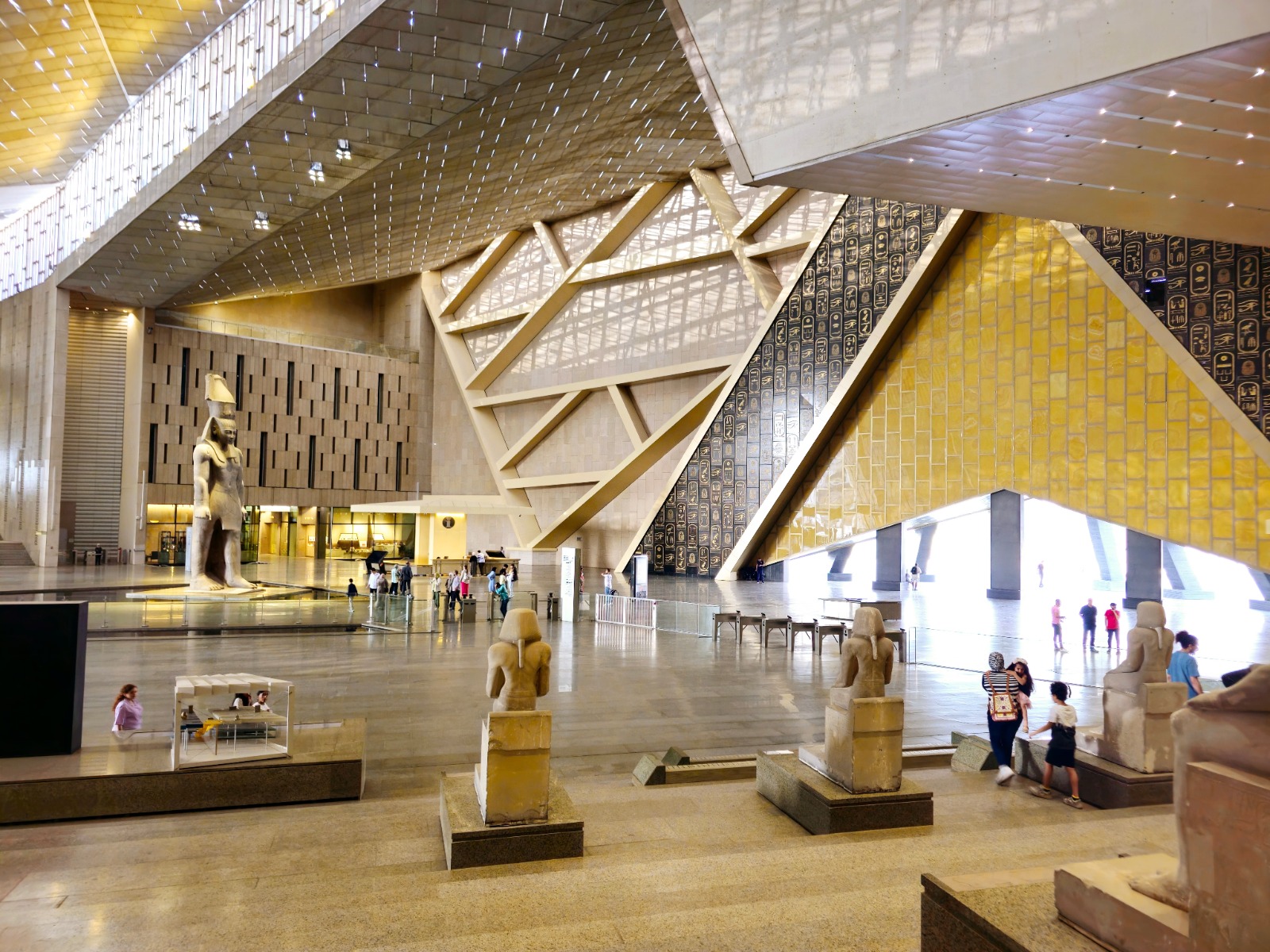 Tour zum Grand Egyptian Museum vom Hafen von Alexandria